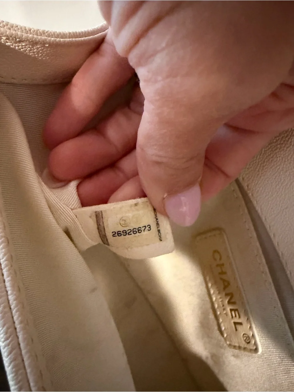 CHANEL Cream Quilted Leather Shoulder Bag with Gold Hardware
